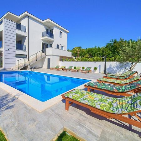Apartments Paola & Karla With Pool Krk Town Exterior foto
