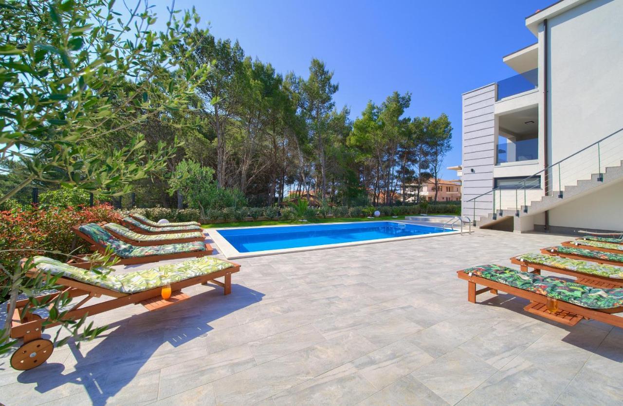 Apartments Paola & Karla With Pool Krk Town Exterior foto