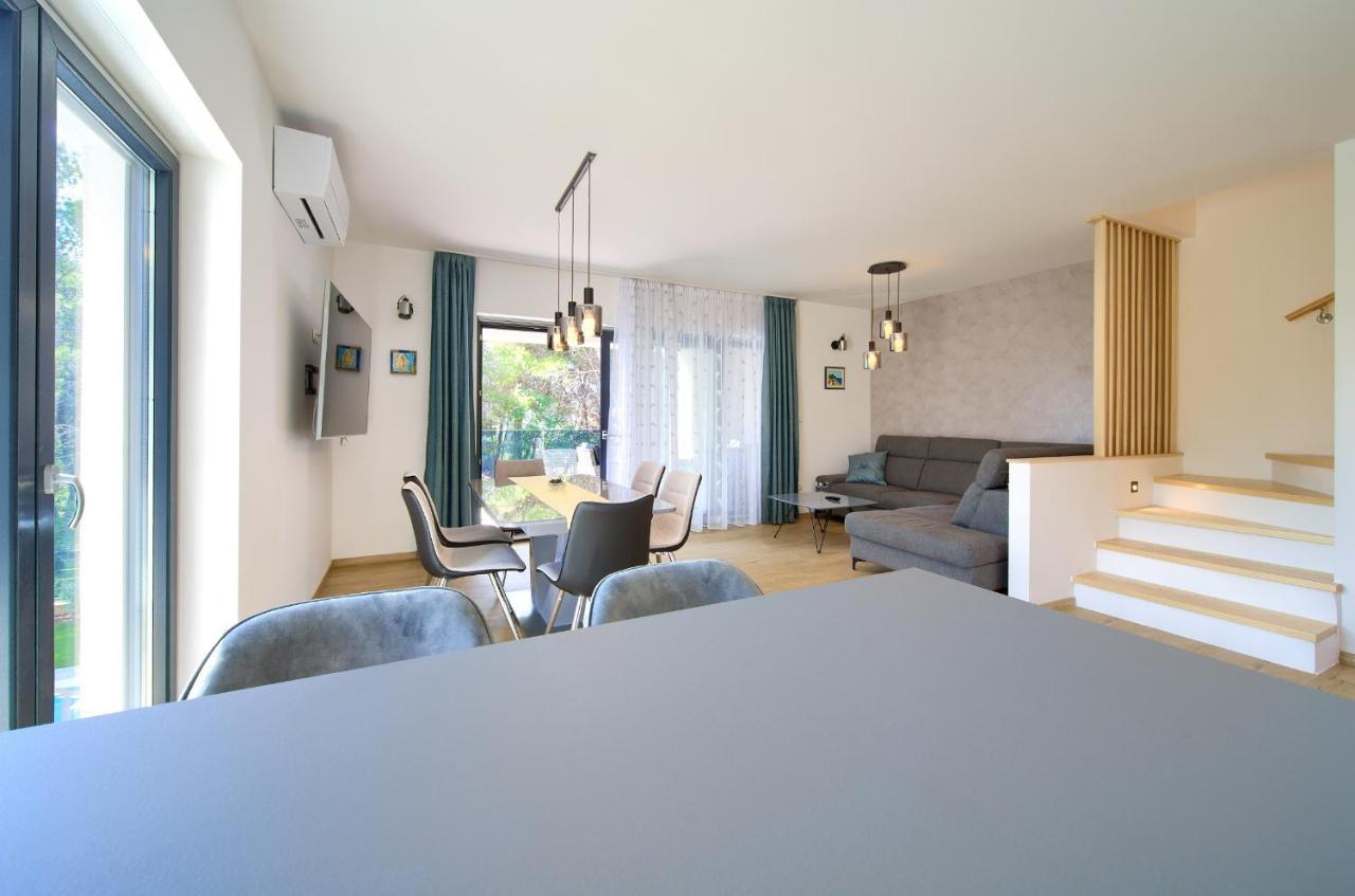 Apartments Paola & Karla With Pool Krk Town Exterior foto