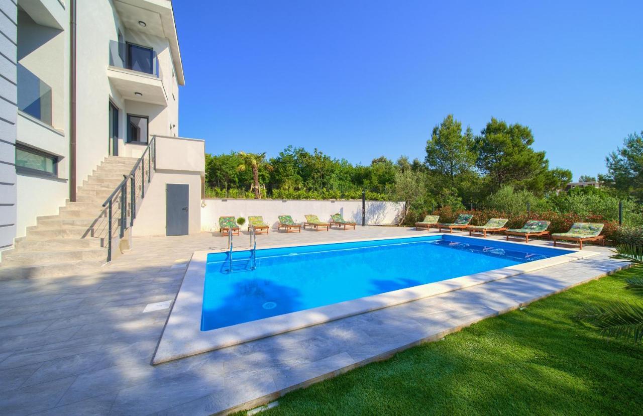 Apartments Paola & Karla With Pool Krk Town Exterior foto
