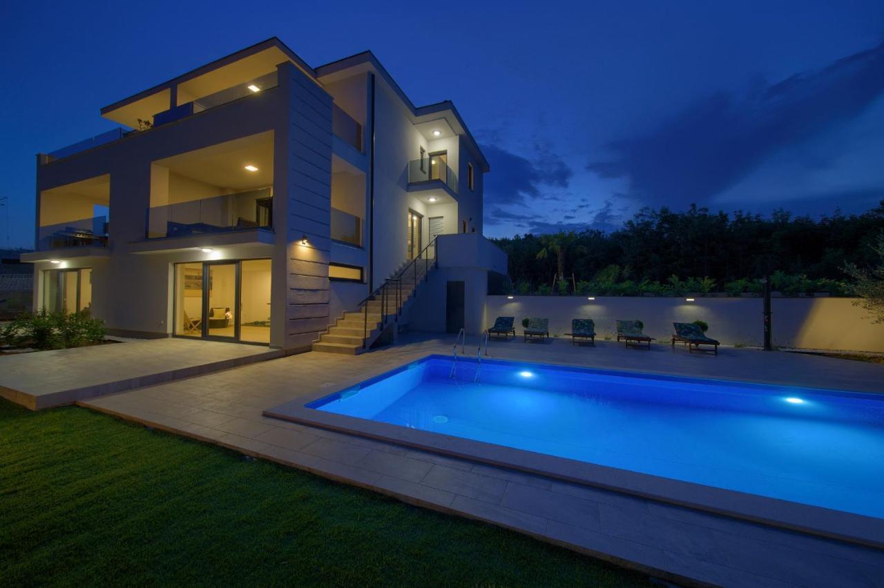 Apartments Paola & Karla With Pool Krk Town Exterior foto