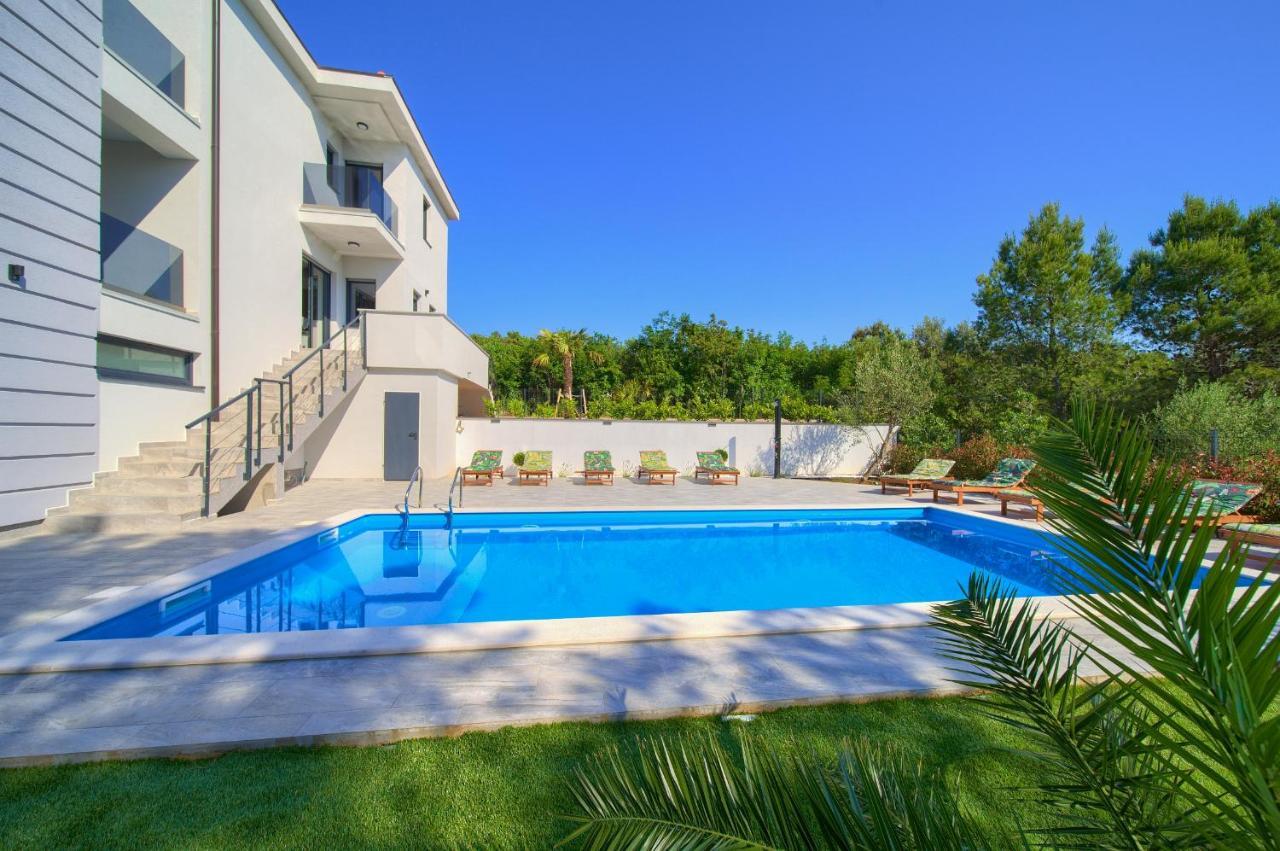Apartments Paola & Karla With Pool Krk Town Exterior foto