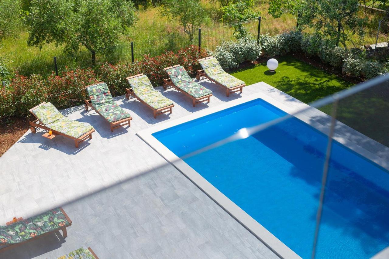 Apartments Paola & Karla With Pool Krk Town Exterior foto