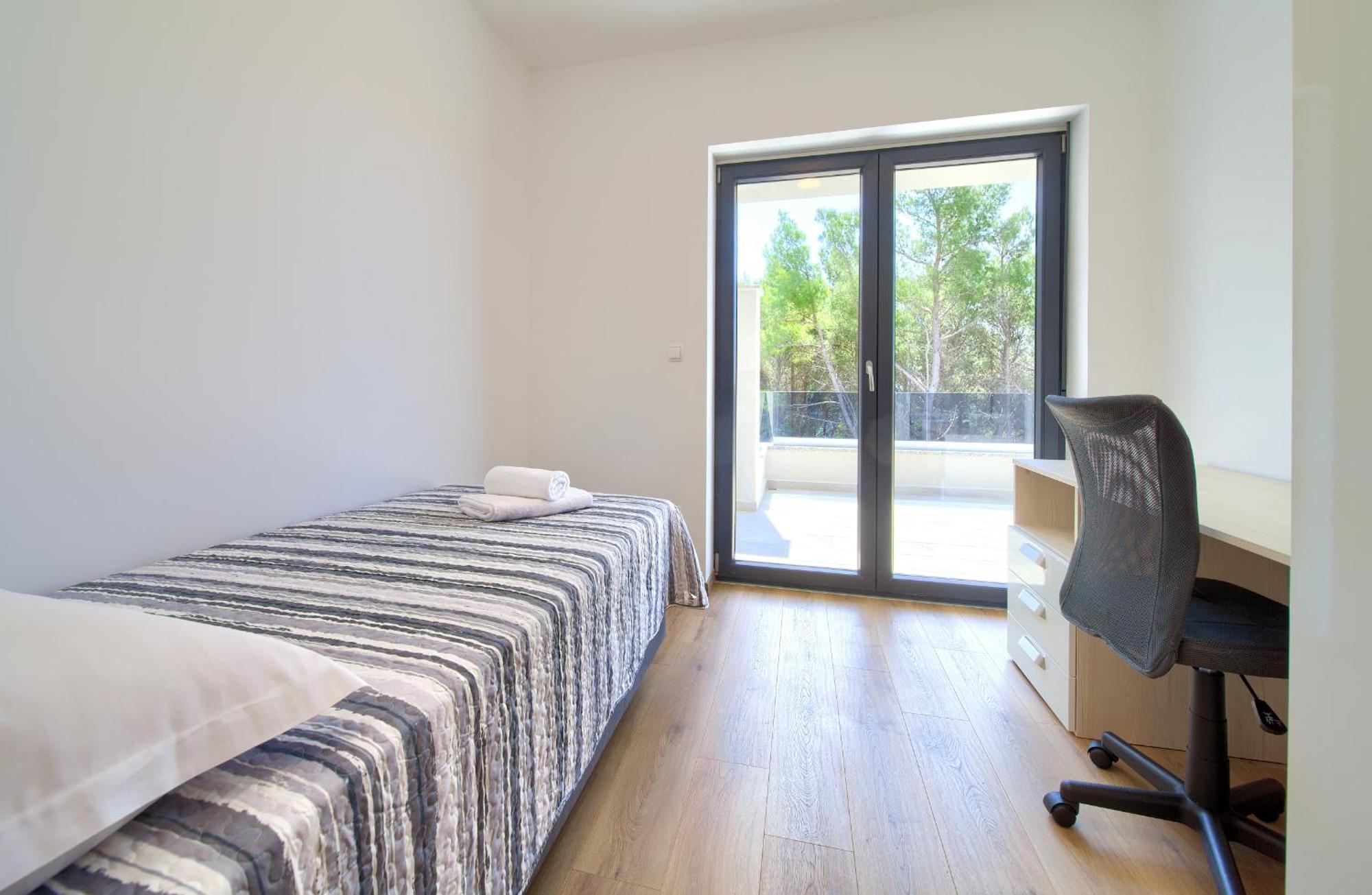 Apartments Paola & Karla With Pool Krk Town Zimmer foto