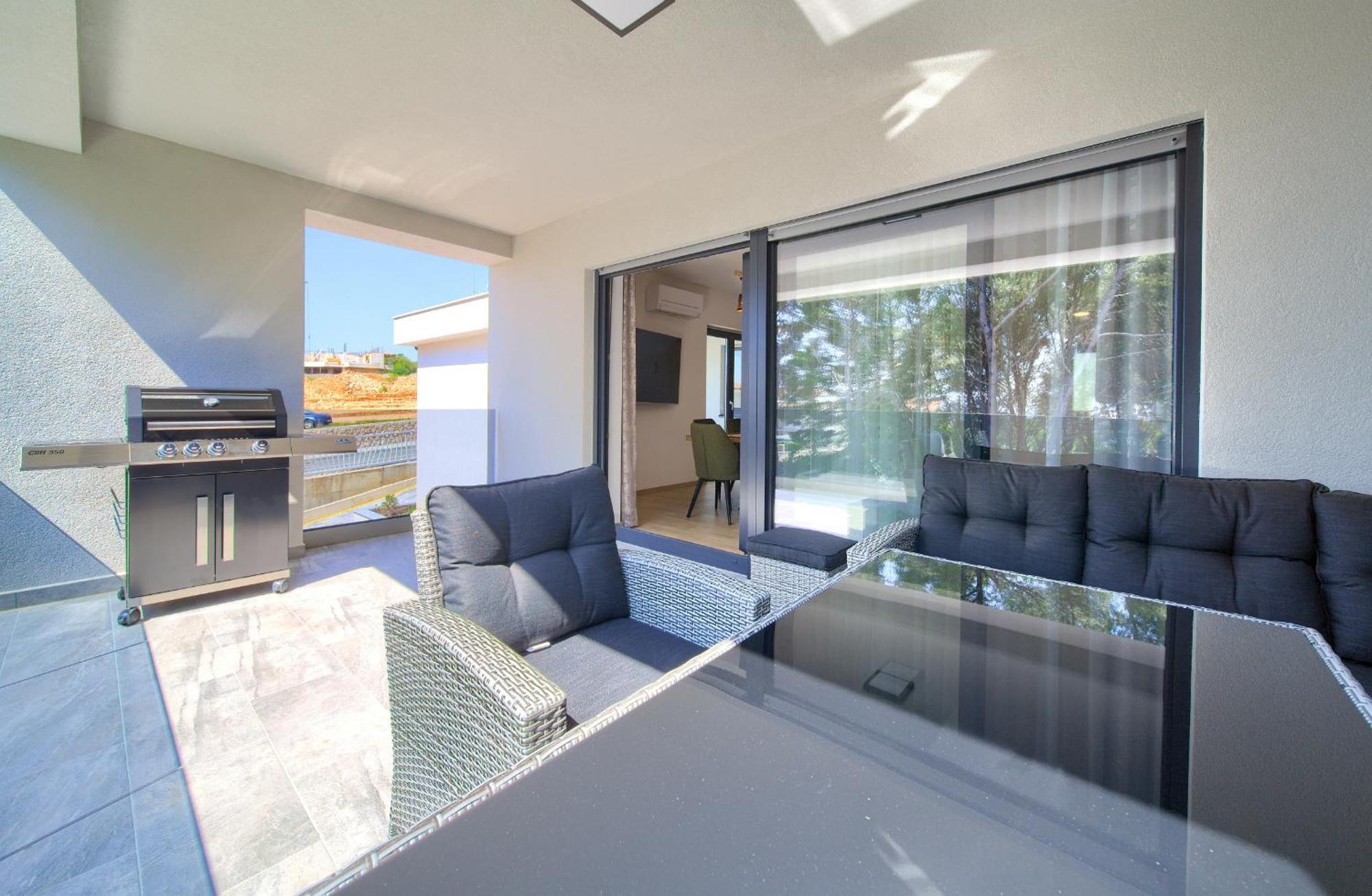 Apartments Paola & Karla With Pool Krk Town Zimmer foto